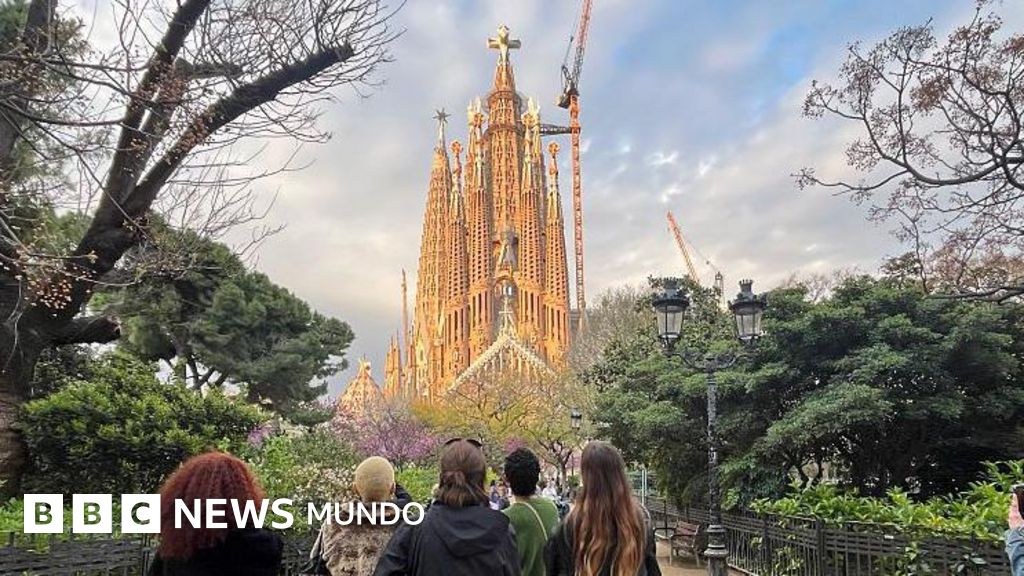 El "arquitecto de Dios": así imaginó Gaudí la Sagrada Familia, la iglesia más alta del mundo y una maravilla de la ingeniería