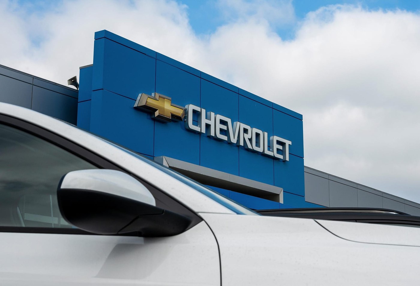 General Motor Q3 sales drop 5.5%, while Toyota buoyed by EVs, hybrids