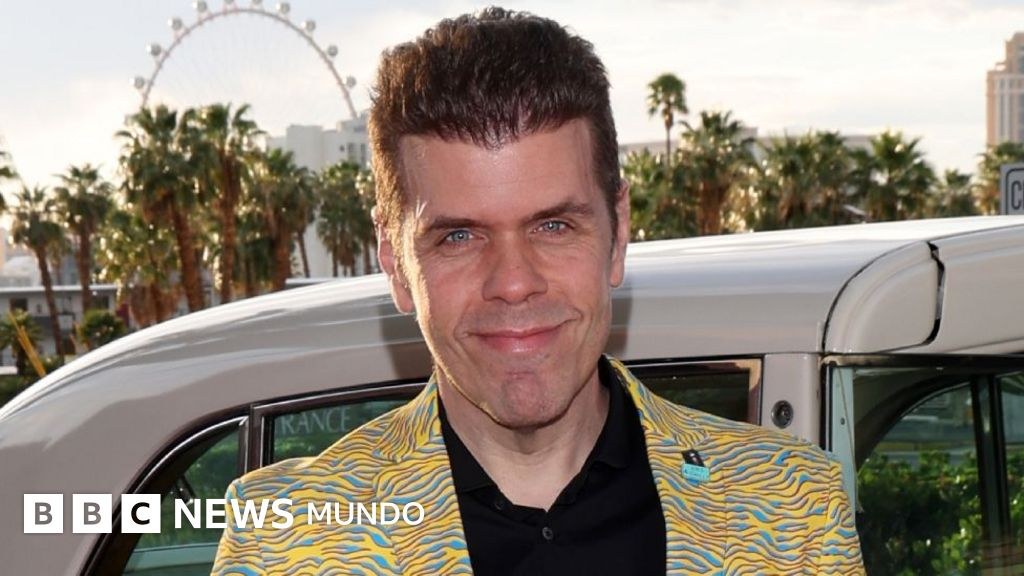 El bloguero Perez Hilton se recupera en un hospital tras informes de que se autolesionó durante una transmisión en vivo
