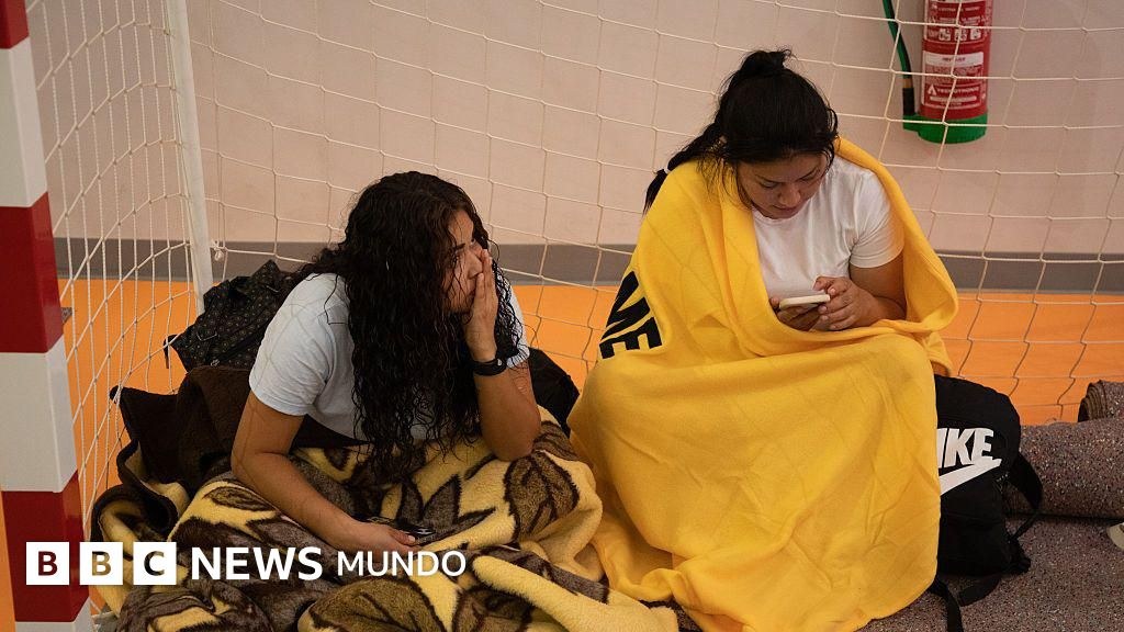 Los miles de evacuados que duermen en centros deportivos y hasta plazas de toros por los voraces incendios en España y Francia