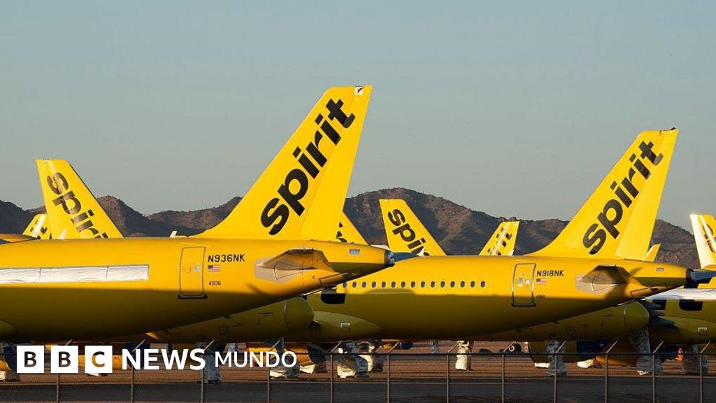 Por qué las aerolíneas de bajo costo están en crisis y qué significa esto para los precios de los vuelos
