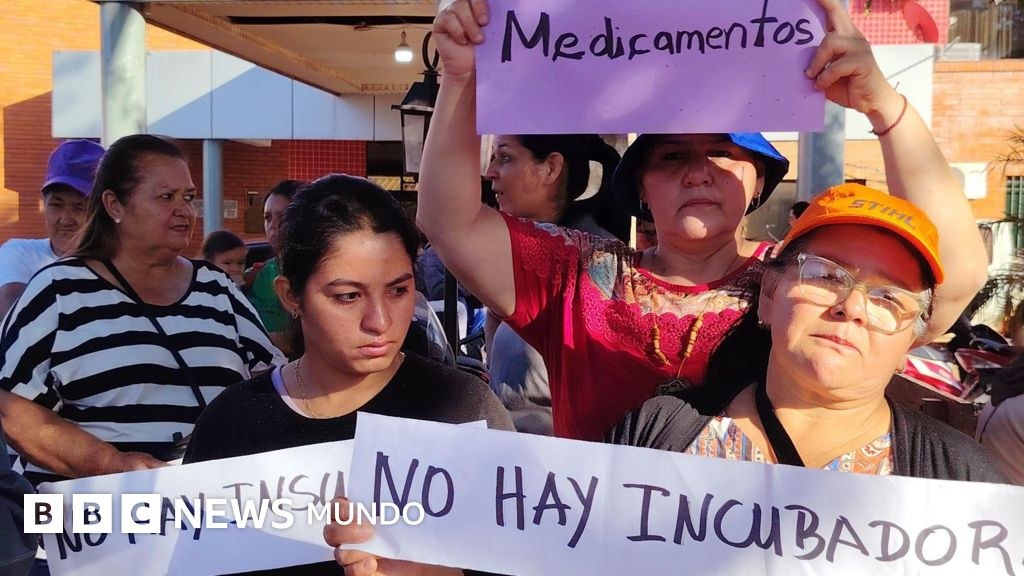 "Tuvimos que sortear cadenillas de oro para pagar la atención médica de mi hija": cómo el sistema de salud en Paraguay lleva a los pacientes a endeudarse