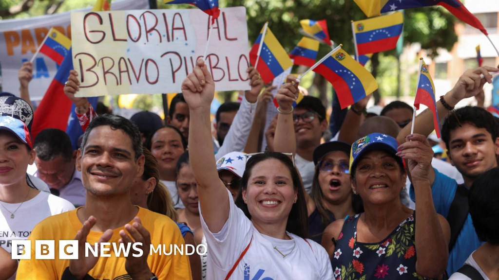 La oposición en Venezuela realiza las primeras manifestaciones tras el doble sismo y al cumplirse dos años de las elecciones presidenciales de 2024