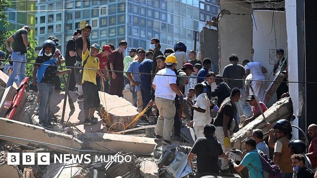 Un fuerte terremoto de magnitud 7,4 golpea el occidente de Colombia, causando decenas de muertos e importantes daños materiales