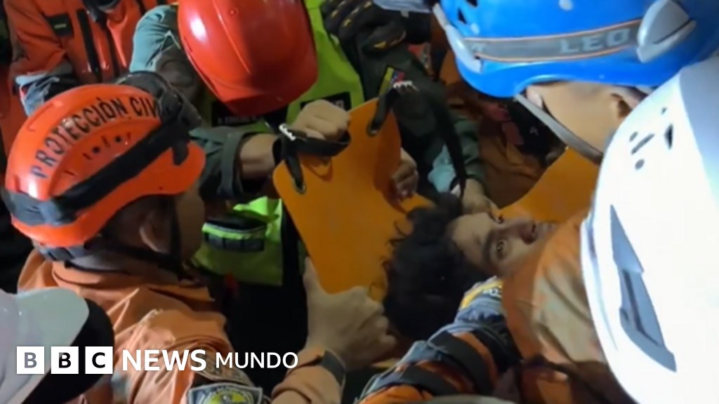 Rescatan a un joven de 21 años tras 106 horas bajo los escombros por el doble terremoto de Venezuela