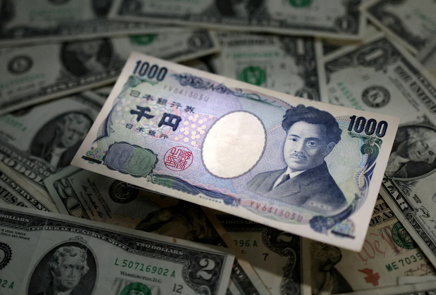 Speculators turn bullish on yen for first time since February